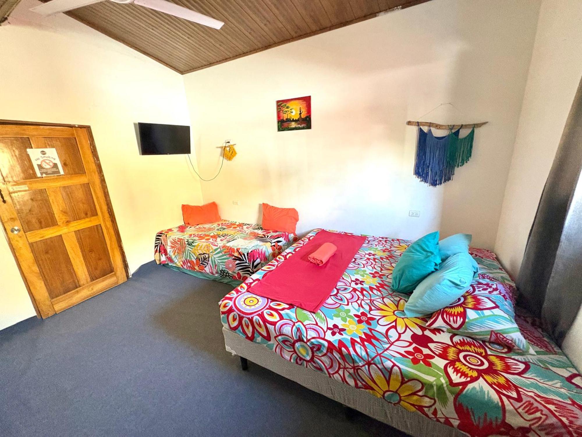 Passifloras Hostel Quepos Extérieur photo